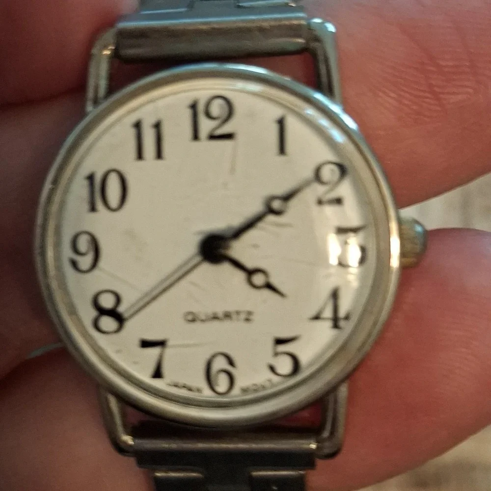 Lot Of 4 Womens Assorted Watches. Stretch Bands, Quartz Movement. Pre-Owned.